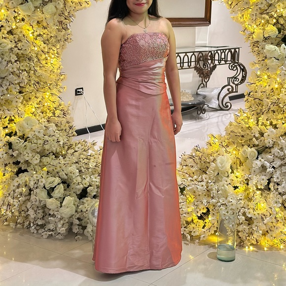 Elegant Dress - Picture 3 of 3